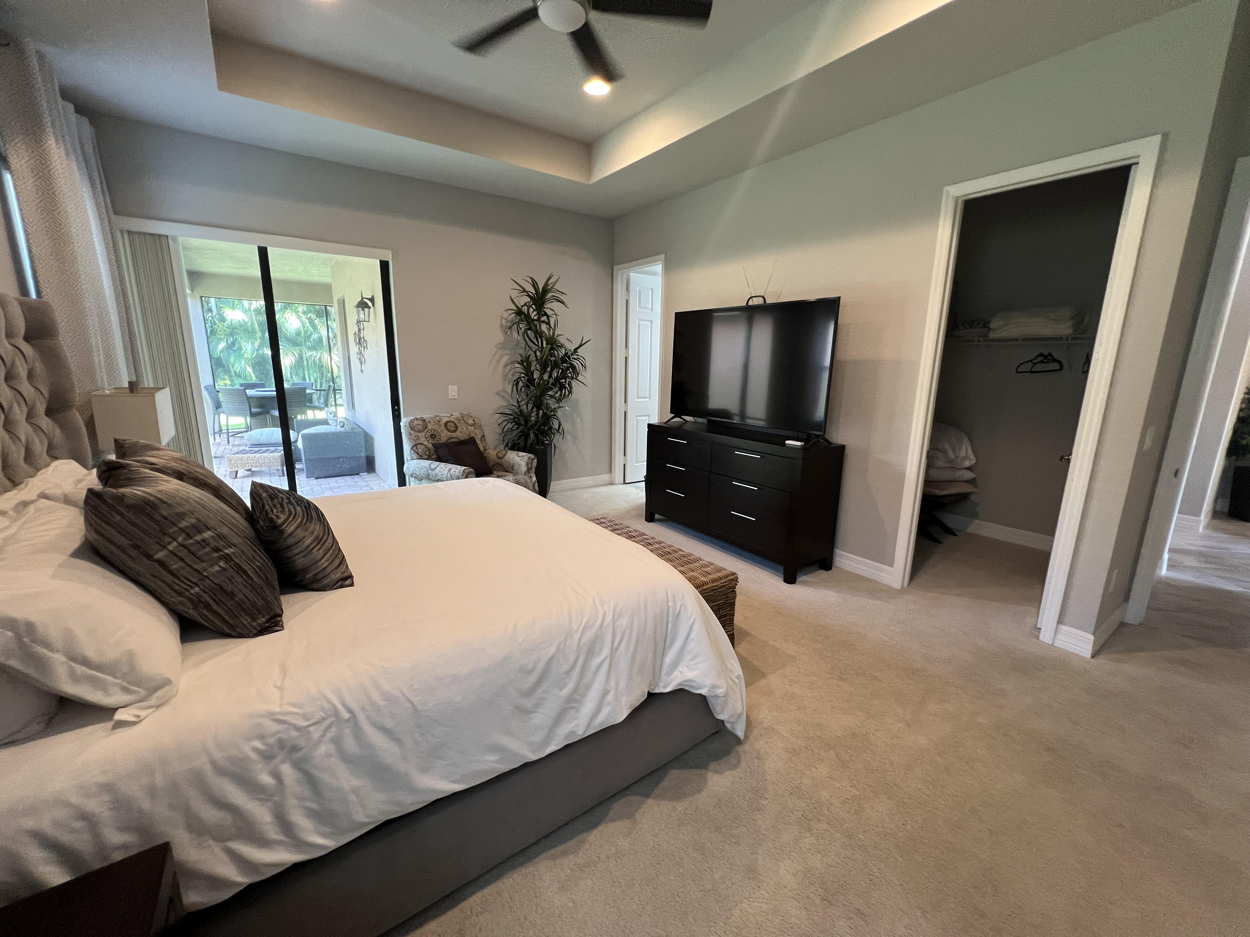 11624 Stonecreek Cir  photo 2